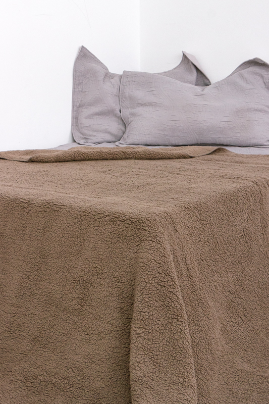 Покривала-пледи на овчинці